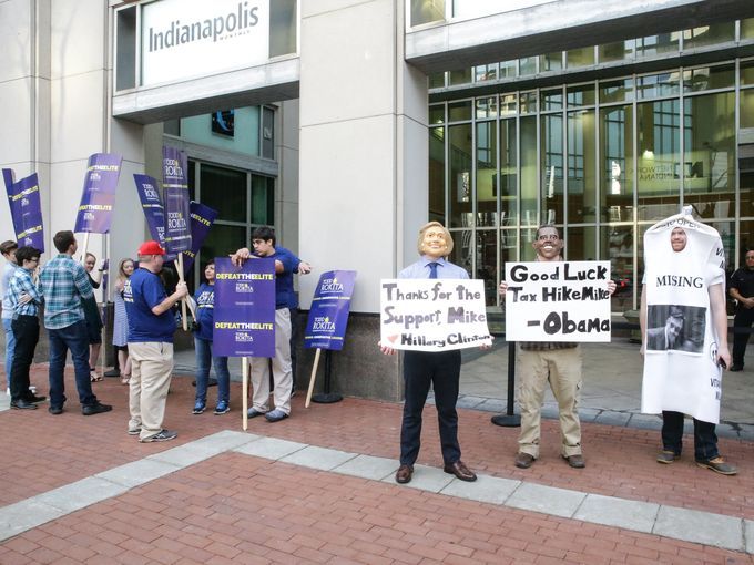 Debate protestors outside Emmis_022018